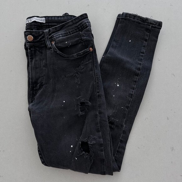 ZARA SKINNY DISTRESSED JEANS IN BLACK - Picture 1 of 3